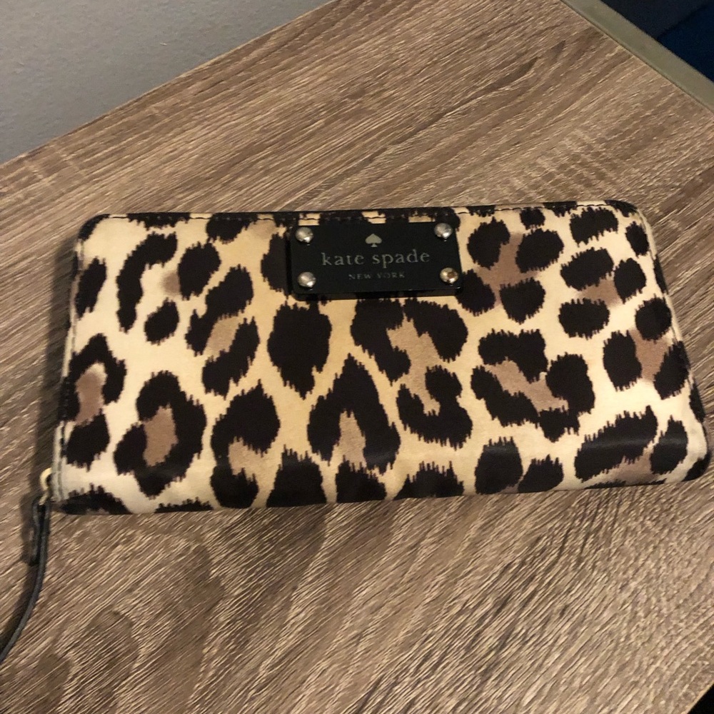 Kate Spade Daycation wallet in leopard print